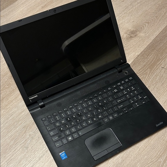 Toshiba C55-C5241 NO HDD, BAD BATTERY, FOR PARTS - Picture 7 of 7